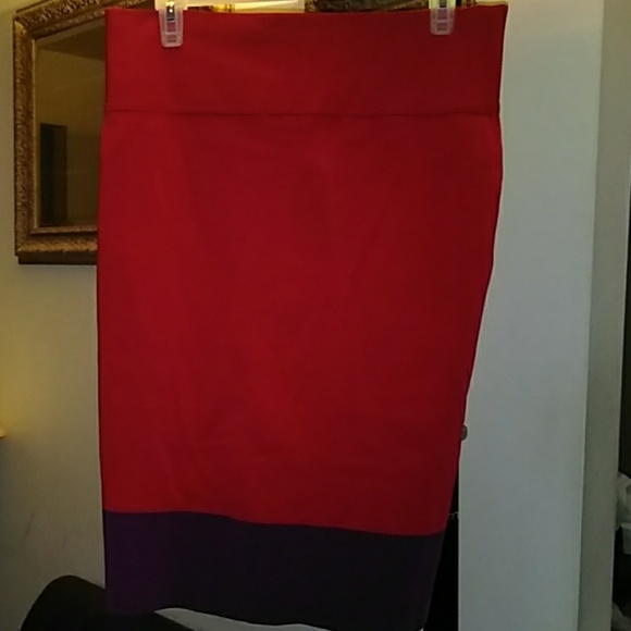 Express Bandage Pencil Skirt Red Purple Large NEW - Picture 1 of 2
